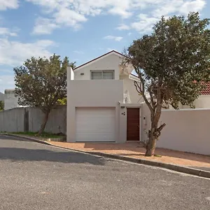 Guest house 20 Belladonna Avenue Vredehoek